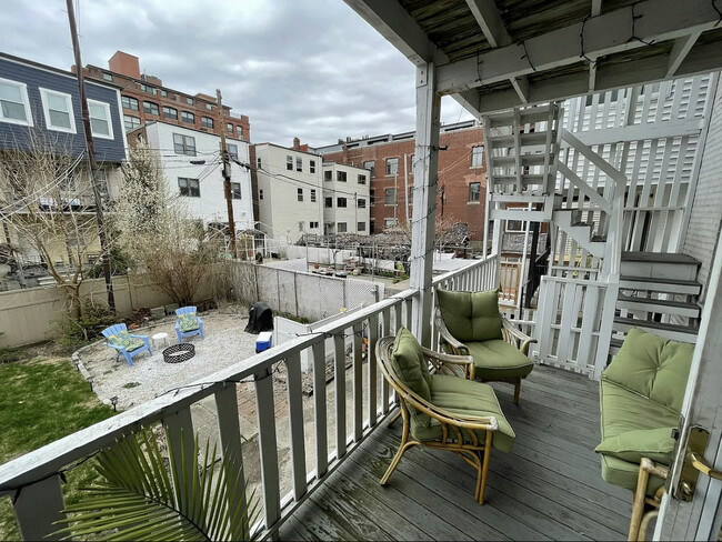 Building Photo - 38 Frankfort St