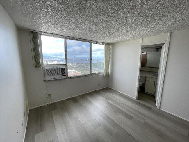Building Photo - 1060 Kamehameha Hwy