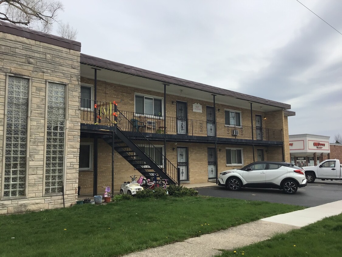 Primary Photo - 627 S Blanchard St