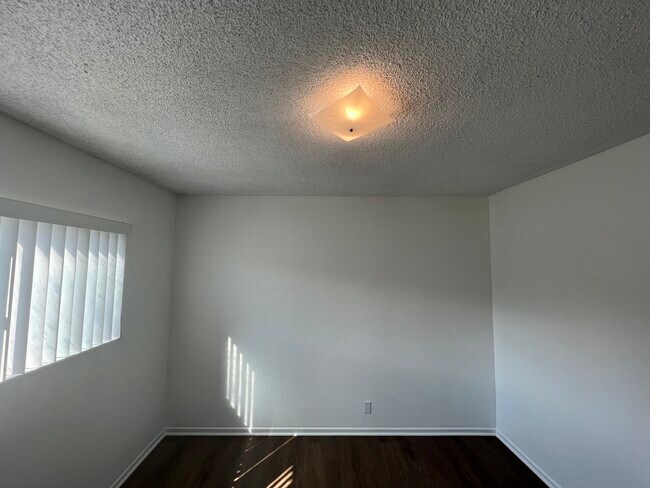 Foto del edificio - 841 W 5th St