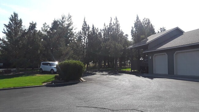 Foto del edificio - Very private home overlooking Smith Rock, ...