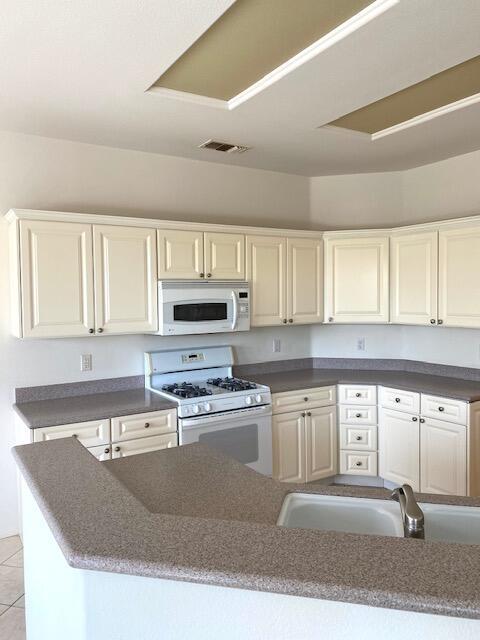 Building Photo - 78235 Estancia Dr