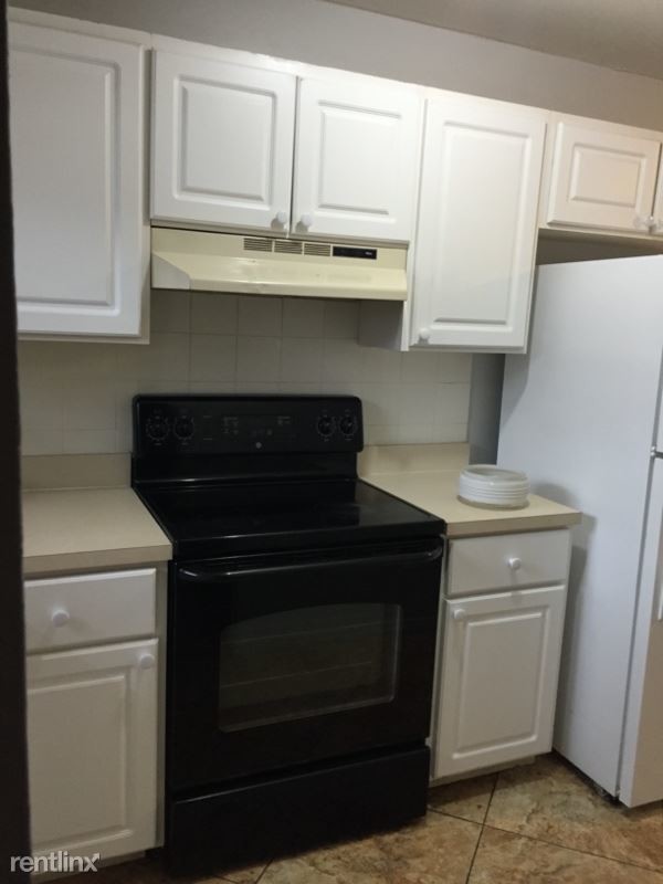 Building Photo - 2 br, 2 bath Apartment - 127 Begonia St