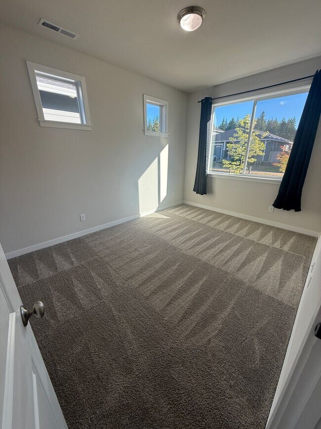 Photo - Poulsbo 2 Story Home - 4bed 3 bath