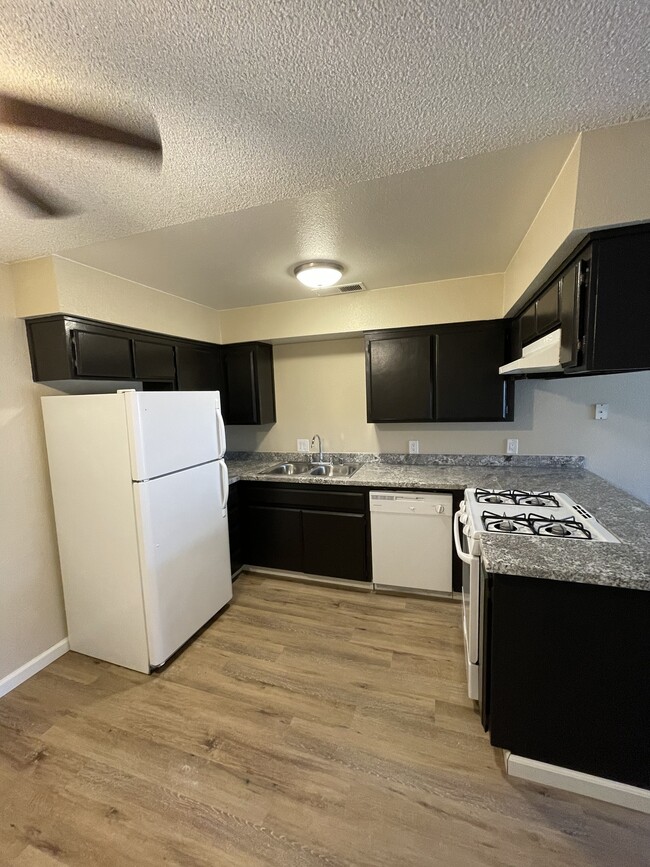 2x1 - Cocina - Shadow Ridge Apartments