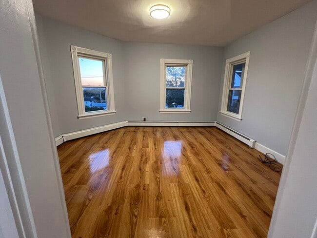 Building Photo - 29 Oak St