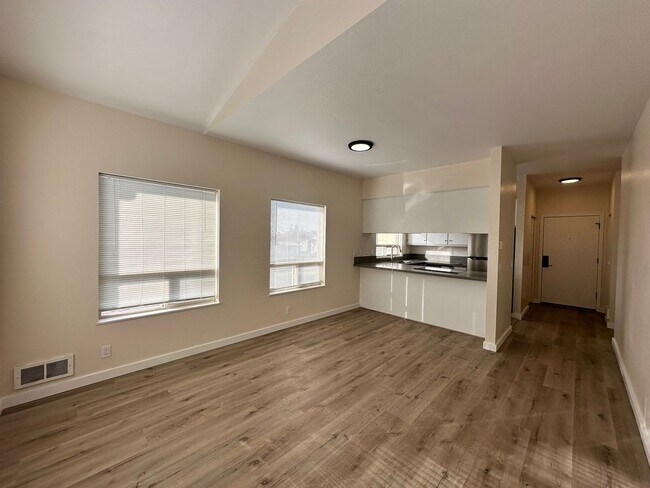Building Photo - 387 S 58th St