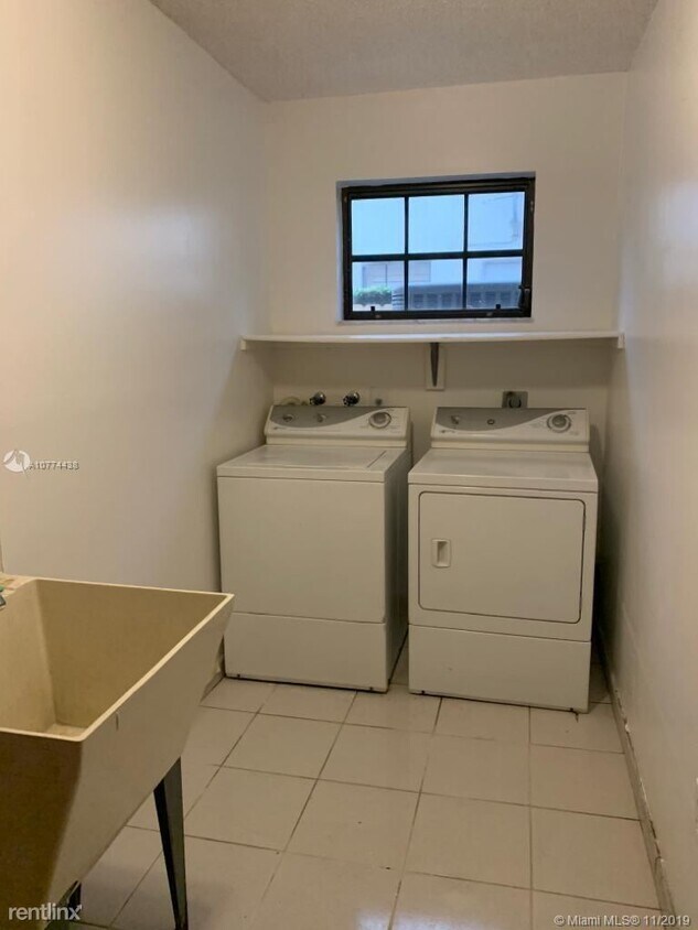 Building Photo - 3 br, 2 bath House - 8321 NW 167th Ter