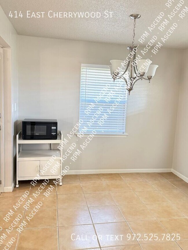 Foto del edificio - 414 E Cherry Wood Ln