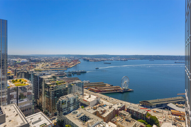 Rooftop views of Olympic Mountains, Pike Place Market and Elliott Bay. - 1521 2nd Ave