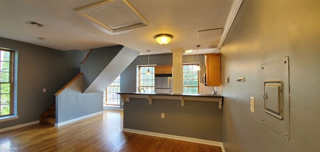 Building Photo - 1 br, 1 bath  - 30 E Grand Ave D