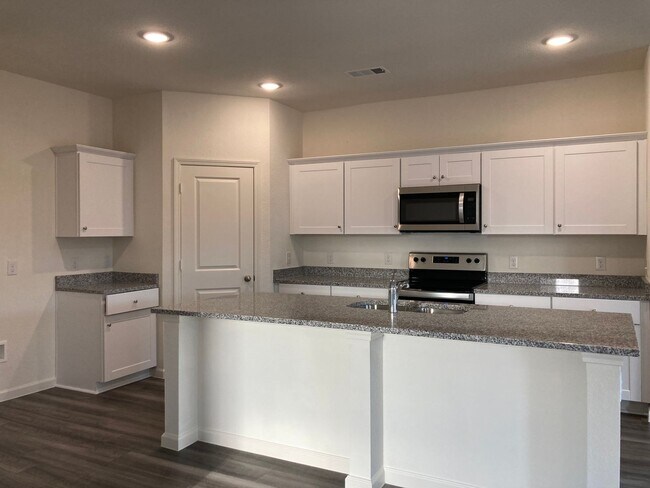 Foto del edificio - 4 Bedroom 2 Bath 1 Story-House For Lease in Glenn Heights