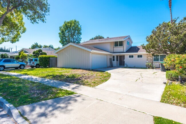 Building Photo - Completely renovated!  Premium location 4 ...