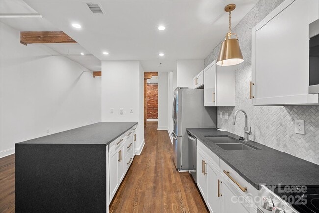 Building Photo - 310 Arlington Ave