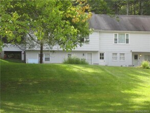 Building Photo - 525 Lake Rd