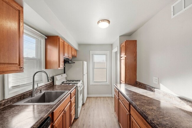 Building Photo - 2BD/1BA Home In Highland IN