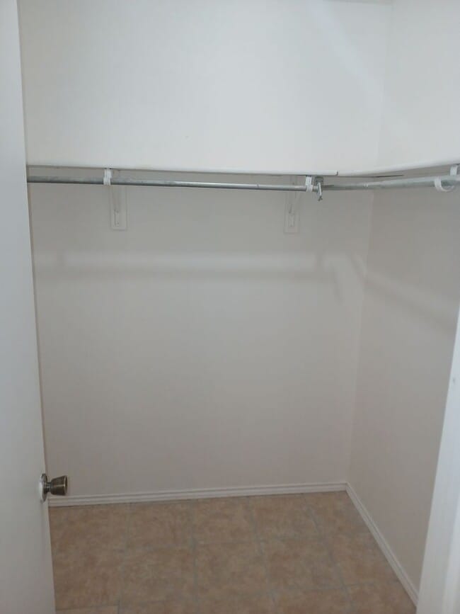 Building Photo - 3305 Fallmeadow St