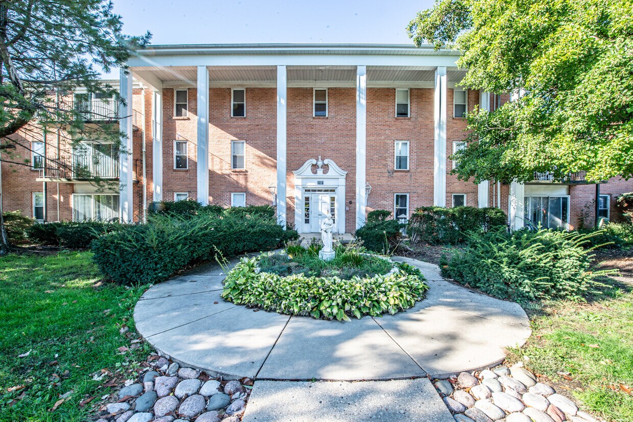 Foto principal - 5101 Carriage Way Dr