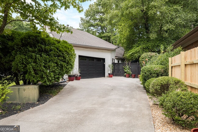 Building Photo - 2861 Dorby Close NE