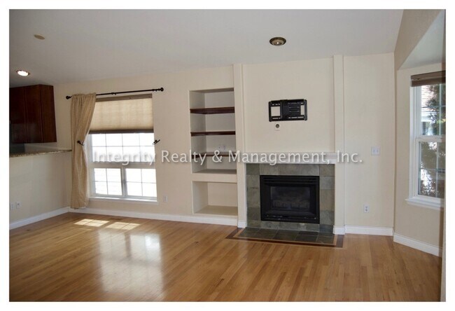 Foto del edificio - 8840 Shoal Creek Ln