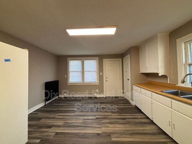 Building Photo - 55 Forest Glen Ave