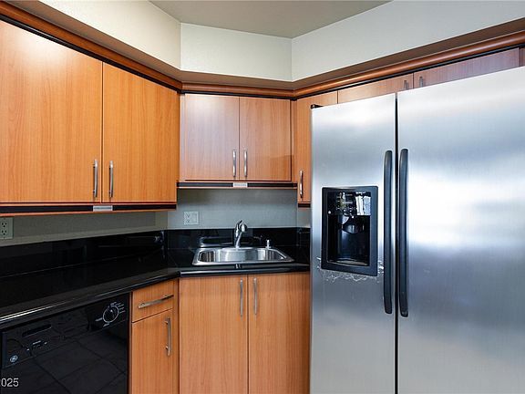 Building Photo - 211 E Flamingo Rd