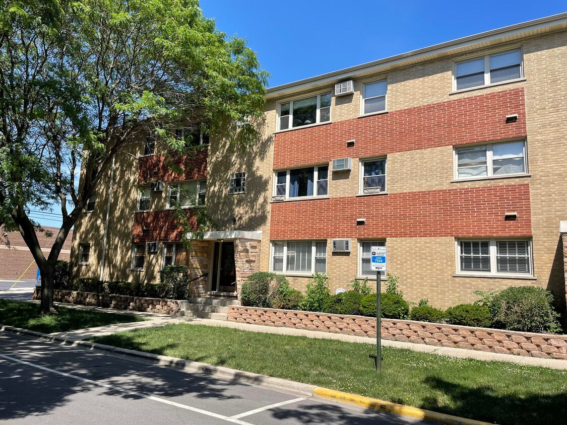 32 Elgin Ave Unit A4, Forest Park, IL 60130 Condo for Rent in Forest
