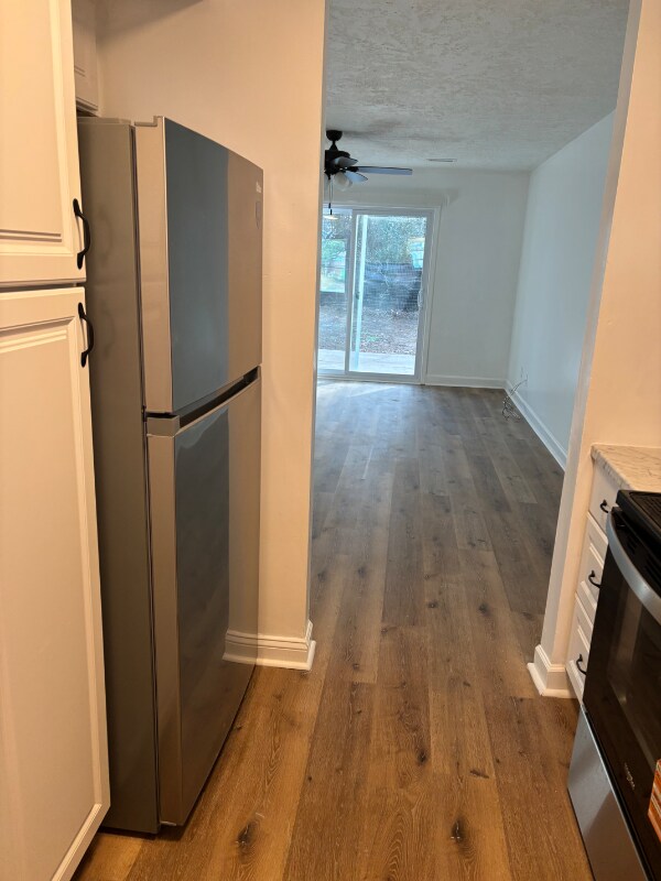 Building Photo - 3704 Pine Knoll Dr