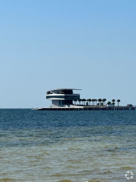 Building Photo - 1100 N Shore Dr NE