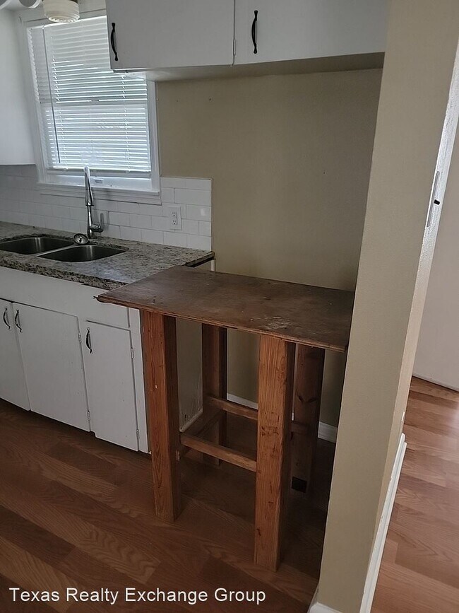 Building Photo - 3 br, 1.5 bath House - 3913 Barnes St,