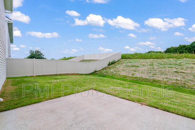 Building Photo - 2368 Brokeshire Dr