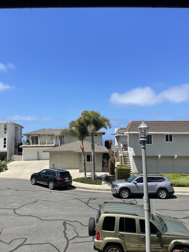 Building Photo - Beautiful Apartment in San Clemente for Lease