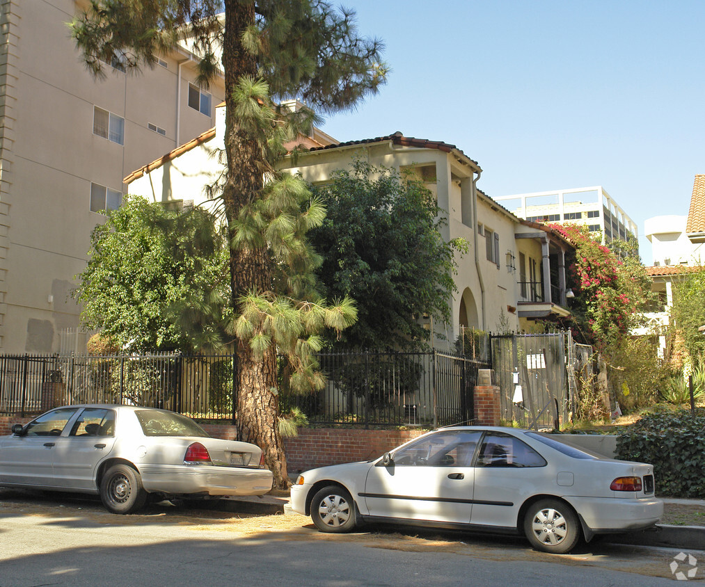 Building Photo - 7051 Lanewood Ave