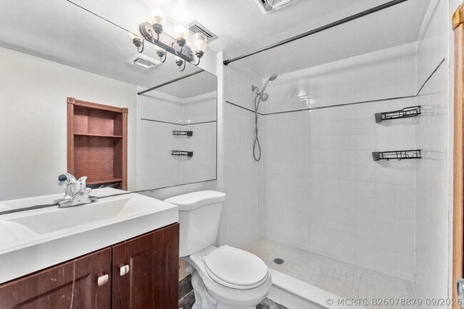Building Photo - 3750 Victoria Dr