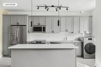 Building Photo - 880 W 181st St