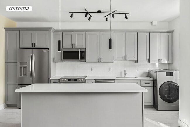 Building Photo - 880 W 181st St