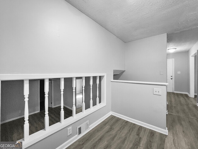 Foto del edificio - 201 Old Mill Trail SW