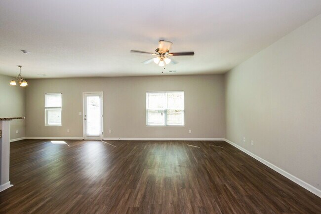 Foto del edificio - 4621 Montelena Dr