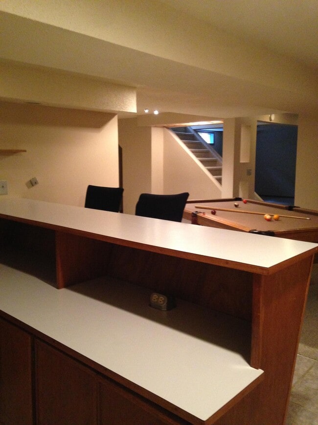 Building Photo - 3 Bed 3 Bath Unit in Red Deer, AB