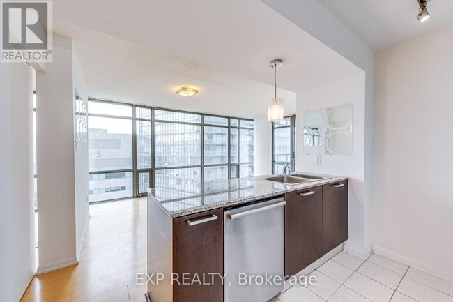 Building Photo - 38 Grenville St