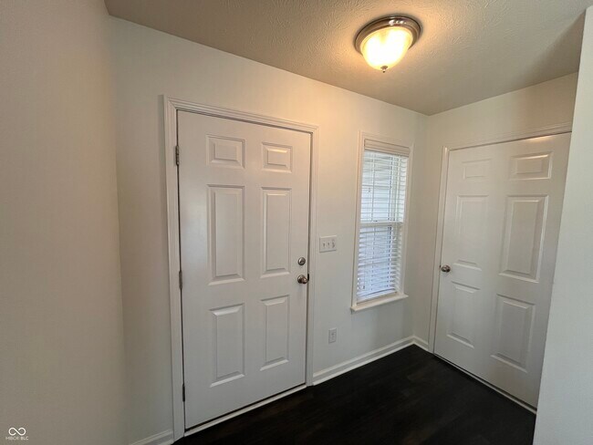 Foto del edificio - 5771 White Pine Rd