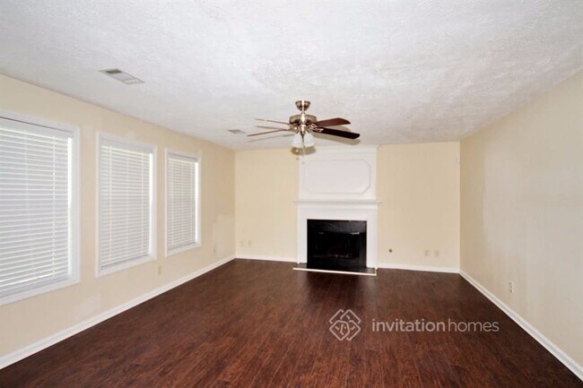 Building Photo - 6521 Carriage Ln