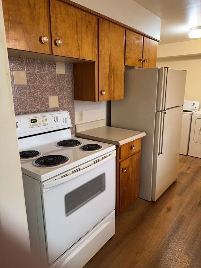 Foto del edificio - 1110-1112 W 8th St