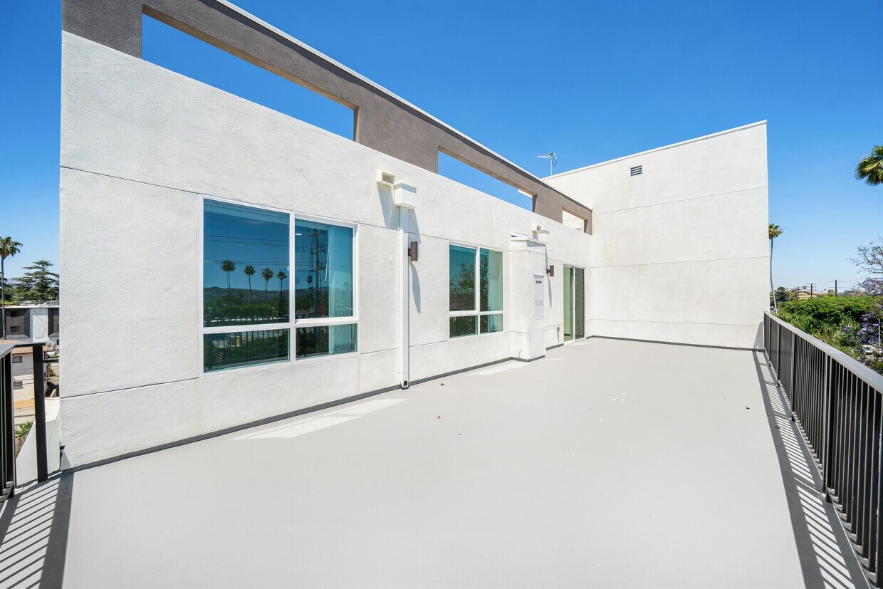 Foto del edificio - 14825 Delano St