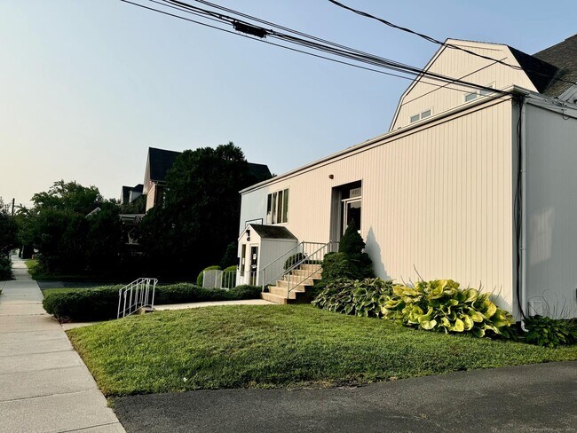 Foto del edificio - 425 Montauk Ave