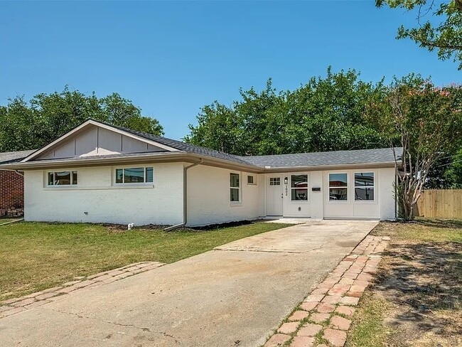 Building Photo - 1802 SW 3rd St