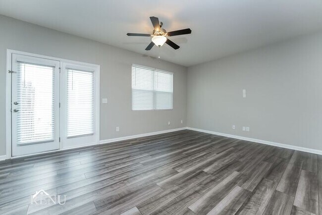 Foto del edificio - 3118 Journal Ct