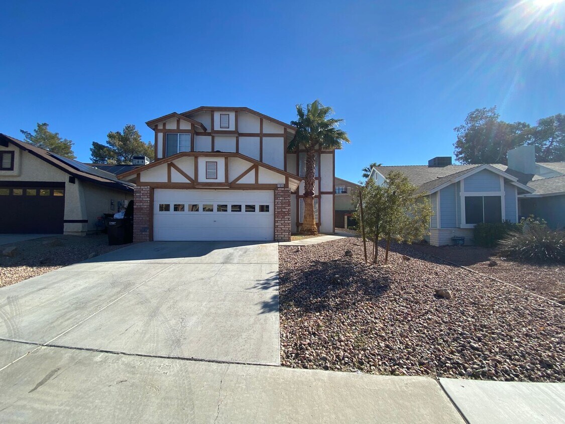 Primary Photo - Great 3 Bedroom Henderson Home with Pool!