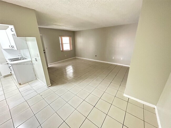Foto del edificio - 4050 NW 135th St