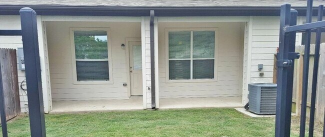 Foto del edificio - 6239 Brenwood Cir